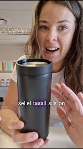 Väga ilus glitter sära, mis ei kulu tassilt pestes maha 😍 Topelt seinaga  termos, tänu millele püsib ka hommikukohv kaua soojana ☕☕ Kaunist  kolmapäeva!! Veebipood 👉 Www.smartcup.ee