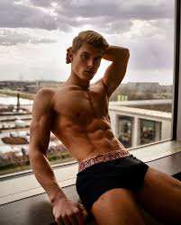 Leo Stuke @xleoxdaily @iam.xleox