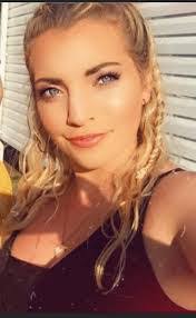 Julie Watterson's Instagram, Twitter & Facebook