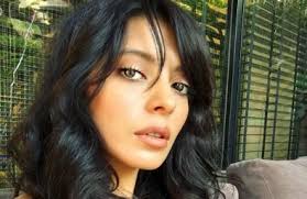 Dizi ve sinema oyuncusu selin şekerci türkiye'de bir dönem gençlik dizilerinin ve yaz dizilerinin aranan ismi oldu. Selin Sekerci Ye Linc Girisimi Istanbul