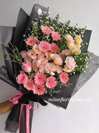 做一朵花吧 不思考就很美 从春天开场 到秋天谢幕 蝴蝶是新娘 蜜蜂是伴郎 热闹也幸福 寂寞也幸福 大花束 bigbouquet handbouquet eustoma