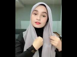 Kat sini saya tunjukkan cara untuk pakai tudung bawal sulam dengan sulaman di hadapan. Tutorial Tudung Bawal Paling Simple Cantik Kemas Bawal Kyrana Bella Ammara Youtube