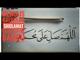 Jun 02, 2019 · kaligrafi shalawat nabi muhammad saw tulisan arab. Cara Menulis Kaligrafi Lafadz Allahumma Sholli Ala Muhammad Sholawat Nabi Dengan Pena Bambu Youtube