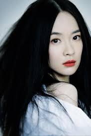 Siyah Sac Rengi Kimlere Yakisir Modern Kadin