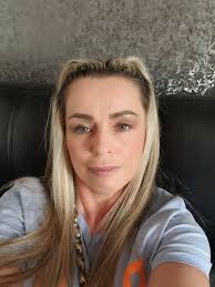 Eye makeup makes eyes pop and natural hair color