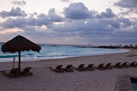 kaŋˈkun) is a city in southeastern mexico, located on the southeast coast of the yucatán peninsula in the mexican state of quintana. Weather Cancun In February 2021 Temperature Climate
