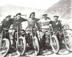 Majestic Vintagetopia Co Manchmal Ist Es Schoner Weil Ihr Rahmen So Sein Kann Vintage Motorcycle Harley Davidson Bilder Vintage Harley Davidson Motorrad Fahren