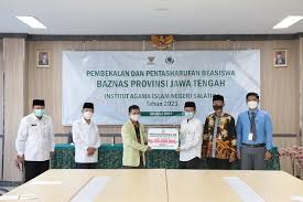 Tes tulis ini ditempuh bagi calon penerima beasiswa yang telah dinyatakan lulus seleksi dokumen di bagian awal. Ketua Baznas Harap Mahasiswa Penerima Beasiswa Bisa Entaskan Kemiskinan