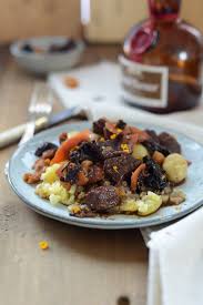 Rindfleisch Schmortopf Mit Orangen Und Getrocknetem Obst Rezept Franzosisch Kochen Rezept Rindfleisch Schmortopf Franzosisch Kochen Rezepte Mit Obst