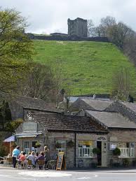 Peveril Castle The Peak District S Most Dramatic Castle Uk Built By William Peveril Soon After 1066 Castles In England Castle Peak District