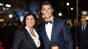 The kid already can kick the ball like a real pro, and he definitely knows how to celebrate after scoring goals, judging from the instagram photos. Cristiano Ronaldos Sohn 9 Ist Jetzt Instagram Star Promiflash De