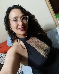 Emilia la tuca - YouTube
