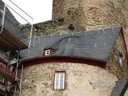 Burg Mit Schiferdach Schiefereindeckung Durch Die Hautzel Bedachungen Gmbh In Weinbach 35796 Dachdecker Com Dachdecker Bedachung Dach