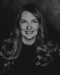 Laura Daulton's Instagram, Twitter & Facebook