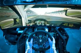 Unser 2019er lenkrad hat insgesamt 25 knöpfe und drehrädchen, hinzukommen noch die kupplung und die schaltwippen. Formel 1 An Der Konsole Warum Rennen Am Bildschirm Boomen Sport Stuttgarter Nachrichten