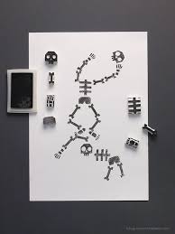 Stamping Skeletons Diy Halloween Activity For Kids Artesania De Halloween Manualidades Halloween Halloween Ninos