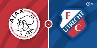 Fc utrecht speler michael zullo voert gesprekken op schiphol met vertrekkende voetballers, of juist met degenen die staan te wachten op hun favoriete spelers. Giuitap8b7evjm
