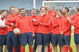 Jun 16, 2019 · women will be playing at soccer aid for the first time with former professional players rachel yankey and katie chapman lining up for england. Soccer Aid 2016 Celebrity Line Up And When To Watch Everything You Need To Know London Evening Standard Evening Standard