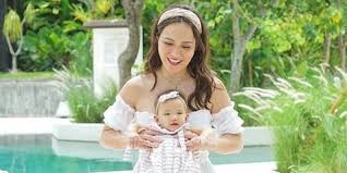 Bahkan, tubuh claire disebut kurus hingga membuat shandy memilih balasan begini. Shandy Aulia Unggah Foto Bareng Anak Dan Suami Di Laut Berat Badan Baby Claire Malah Jadi Sorotan Kapanlagi Com