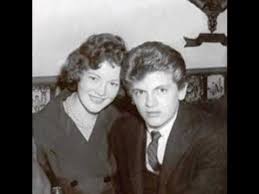 Phil everly of the everly brothers has died aged 74 of complications from chronic obstructive phil everly fought long and hard against disease brought on through a lifetime of smoking, his wife patti. Phil Everly The Words In Your Eyes Youtube