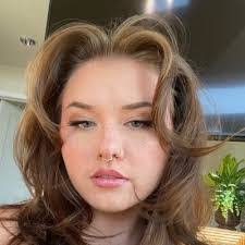 Shanna Mcgrath's Instagram, Twitter & Facebook