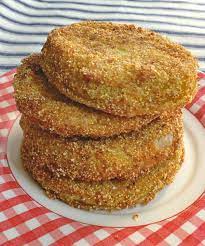 Fried green tomatoes made with green tomatoes and a super crispy cornmeal crust served with a delicious remoulade sauce. Perfect Every Time Fried Green Tomatoes Grits And Gouda