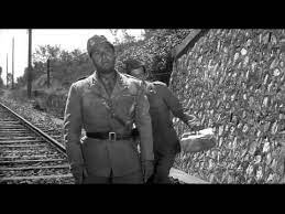 Una delle caratteristiche della commedia all'italiana è quella di riuscire a gestire a breve distanza più toni drammaturgici, già pensati in fase di sceneggi. Film Sull 8 Settembre Tutti A Casa Filosofia E Storia