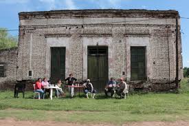 Galeria de A vida num povoado de 96 habitantes da Argentina, por Flavia  Mielnik - 13