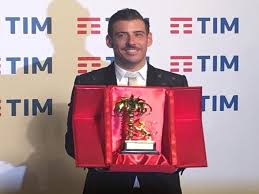 Le 216 pagine, scritte dal leader delle vibrazioni, sono un viaggio fra droga, sesso. Chi E Francesco Gabbani Eta Altezza E Altre Curiosita Sul Cantante