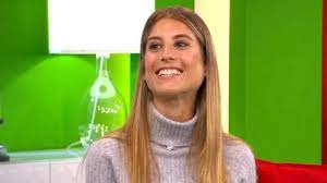 Auf einem gemeinsamen schnappschuss strahlt das verliebte pärchen in die kamera, um auch anderen betroffenen mut zu machen. Sc Freiburg Christian Gunter Tragt Glatze Fur Krebskranke Freundin Welt