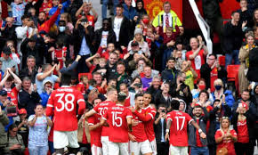 Whether it's the very latest transfer news from old trafford, quotes from an ole gunnar solskjaer press conference, match previews and reports, or news about united's. Manchester United Enjoy Home Comforts But Everton Get A Warning Soccer The Guardian