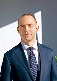 Kurz bevor öffentlich wurde, dass wirecard in marsalek habe die versicherung erhalten, nicht ausgeliefert zu werden. Wirecard Co Leader Escapes Scandal Newspapers Report Man S Suspicious Activity Over The Years Teller Report