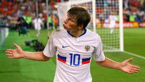 В прошлом выступал за «зенит», «арсенал», «кубань» и «кайрат». Arshavin S Son Shows His Skills At Barca Academy