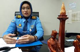 Tetapi jika memang tidak menerima slip gaji, menurut saya sebaiknya bisa dikonfirmasi terlebih dahulu ke bagian hrd. Suka Duka Menjadi Petugas Avsec Wanita Di Bandara Soetta