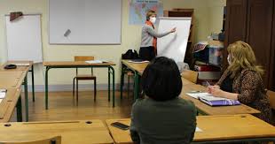 Vosges. À Saint-Dié, le Secours catholique donne des cours de français aux  migrants