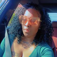 Sitting around chilling.. talk to me while I eat a little seafood.🦞