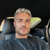 Elina Davis's Instagram, Twitter & Facebook