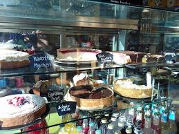 Dazu eine vielzahl von verschiedenen rohkostkreationen wie kuchen, pralinen, riegel sowie rohkostspeisen wie lasagne, burger. Vevay Cafe Frankfurt Restaurant Happycow