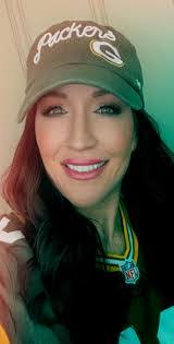 Kelly Warrick's Instagram, Twitter & Facebook