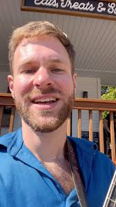 GREATEST coffee shop… IN THE WORLD #guitarlesson #espresso  #sabrinacarpenter #guitarplayer #guitarist #guitarcover