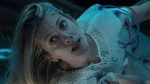 A woman wakes in a cryogenic chamber with no recollection of how she got there, and must find a way out before running out of air. Oxygen 2021 Film Trailer Kritik