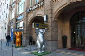 Explore park city with us and tag @visitparkcity or #visitparkcity to be featured. Les Ours Or Et Argent Pour Embleme Picture Of Park Plaza Wallstreet Berlin Mitte Tripadvisor
