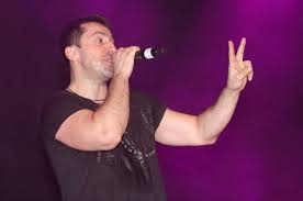 Wokalista zapewnia, że postara się nie zawieść producentów i teraz jest tak, że dzieci mam już duże, młodszy syn jest w gdańsku, starszy syn ma już rodzinę, mieszka w białymstoku, więc noc sylwestrową. Marcin Miller Z Zespolu Boys Spiewa Na Weselu Swojego Syna Ale Sie Dzialo Film Express Ilustrowany