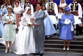 Christopher o' neill.più recente, invece, è il matrimonio reale di carlo filippo di svezia e sofia hellqvist, che ha visto la sposa indossare un abito bianco ricamato con strascico e una tiara preziosa tra. Gli Abiti Da Sposa Delle Famiglie Reali Teste In Coronate