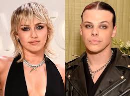 Topics covered include albums, songs, performances, tours, fashion. Inside Miley Cyrus Flirtatious Night Out With British Rocker Yungblud E Online Deutschland