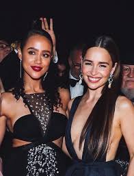 Её отец работал звукорежиссёром в театре и был. Emilia Clarke Daily