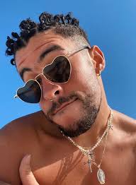The urban singer has captured the attention of all his fans with authentic songs and giving his personal touch to all his musical collaborations. And The Biggest Pop Star In The World Is Latino