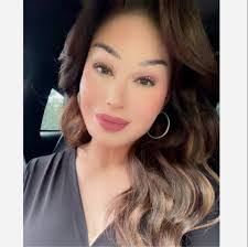 Elise Hebert's Instagram, Twitter & Facebook