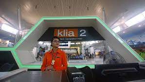 Tap your card, ticket, or mobile wallet to the card reader at the fare gates (or validator for west coast express) as you enter and exit a station to validate your fare. Klia 2