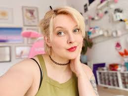 Leah Schell's Instagram, Twitter & Facebook